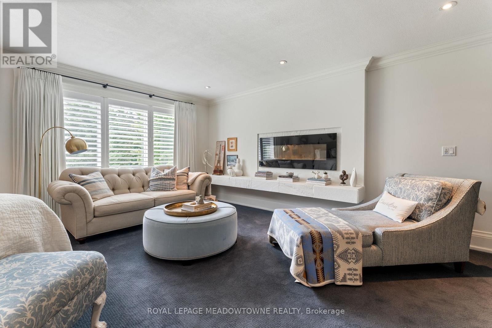 












3 BOGLE DRIVE

,
Hamilton,




Ontario
L0R1H2

