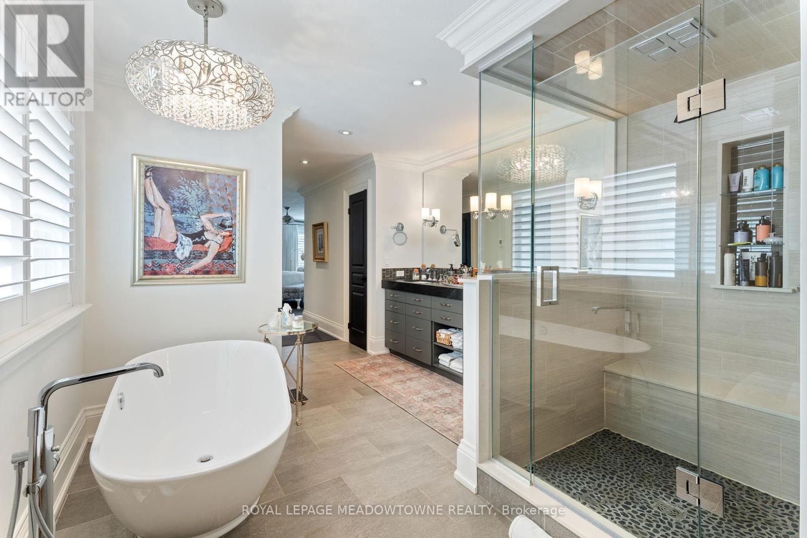 












3 BOGLE DRIVE

,
Hamilton,




Ontario
L0R1H2

