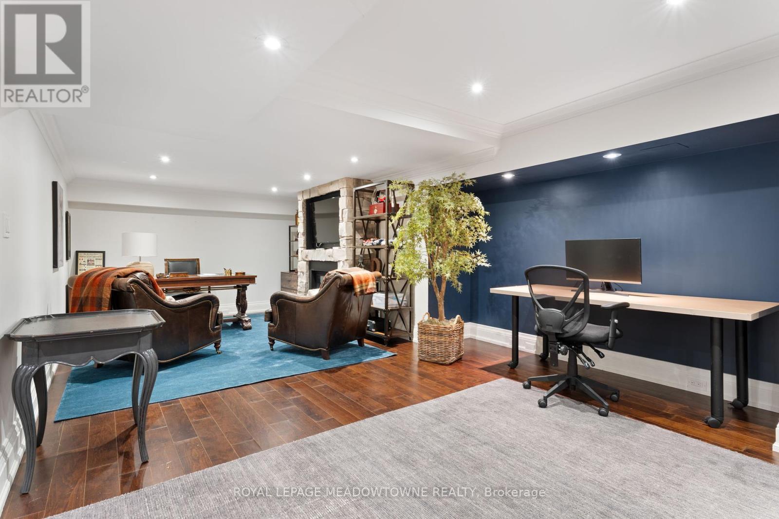 












3 BOGLE DRIVE

,
Hamilton,




Ontario
L0R1H2

