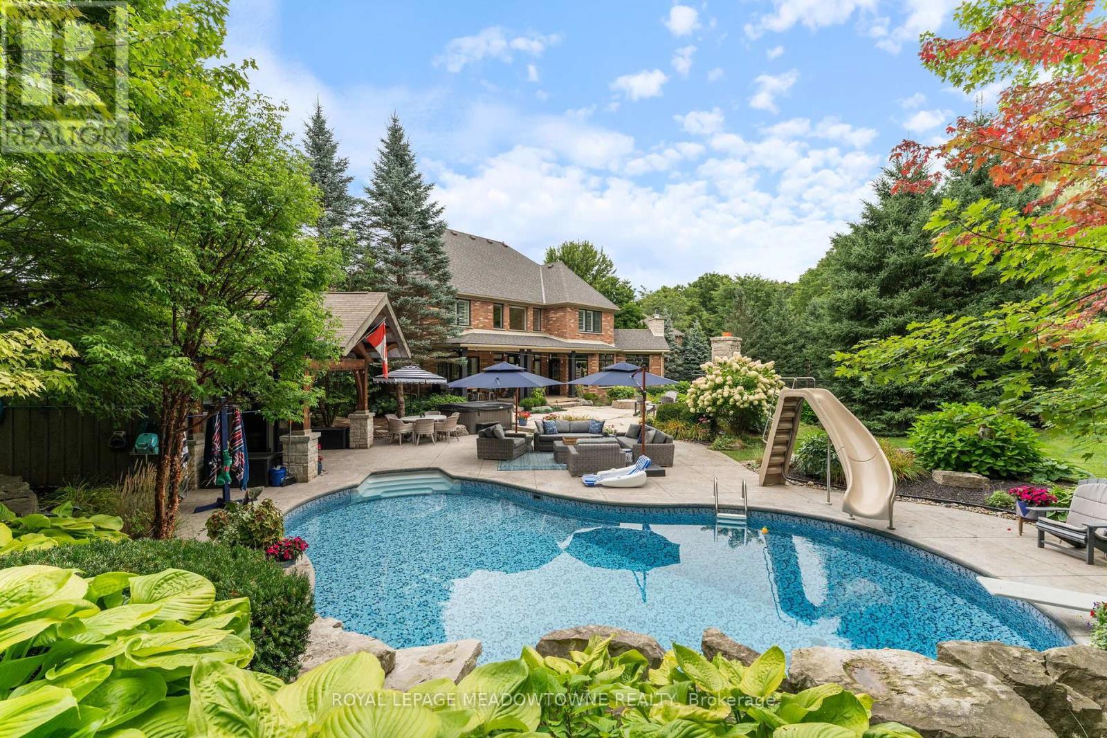 












3 BOGLE DRIVE

,
Hamilton,




Ontario
L0R1H2

