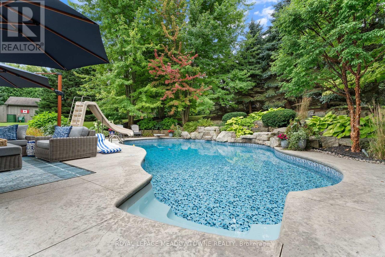 












3 BOGLE DRIVE

,
Hamilton,




Ontario
L0R1H2

