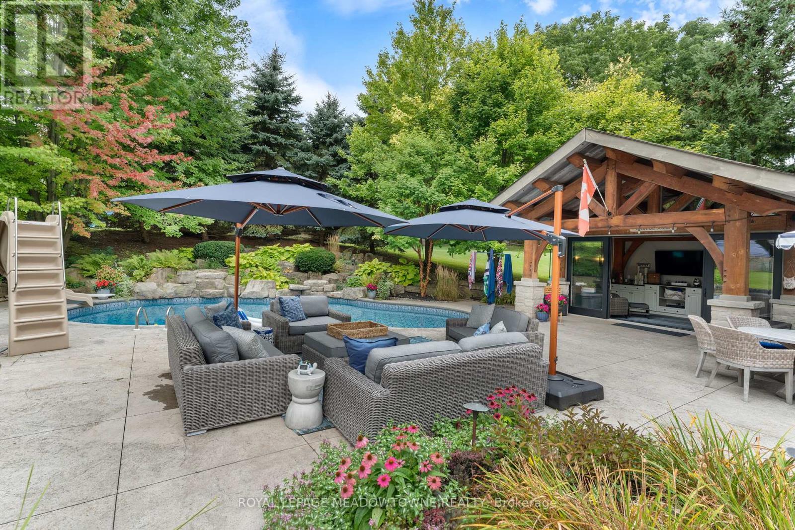 












3 BOGLE DRIVE

,
Hamilton,




Ontario
L0R1H2

