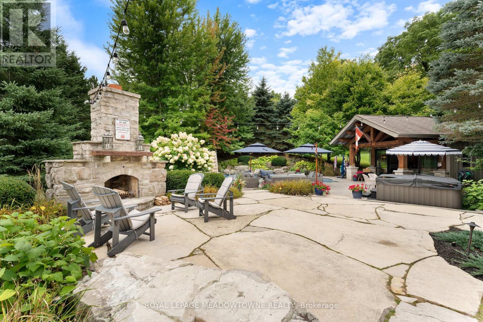 












3 BOGLE DRIVE

,
Hamilton,




Ontario
L0R1H2

