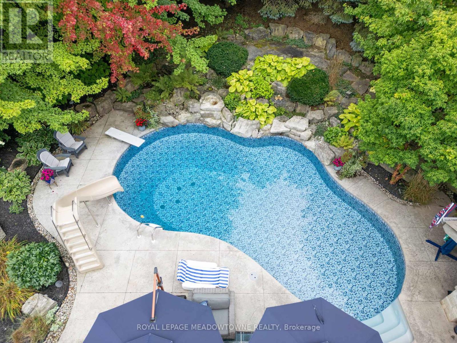 












3 BOGLE DRIVE

,
Hamilton,




Ontario
L0R1H2

