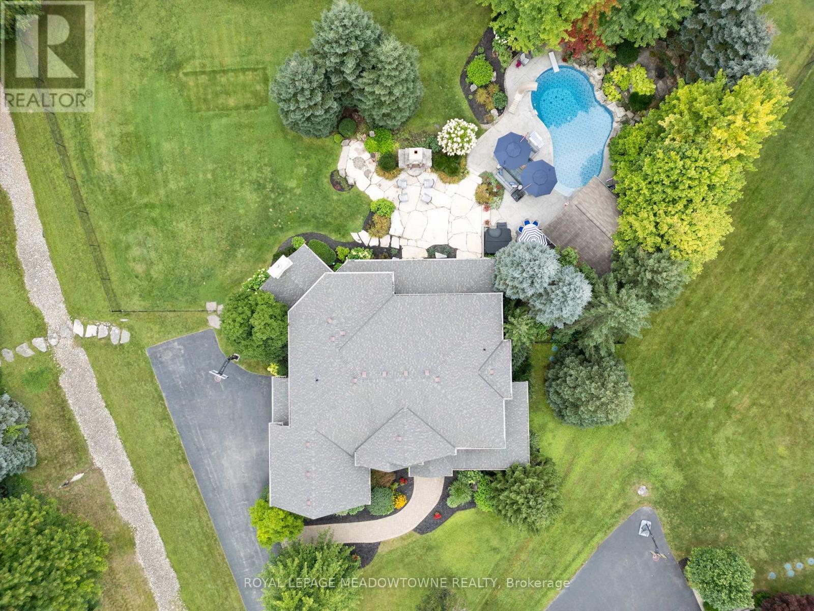 












3 BOGLE DRIVE

,
Hamilton,




Ontario
L0R1H2

