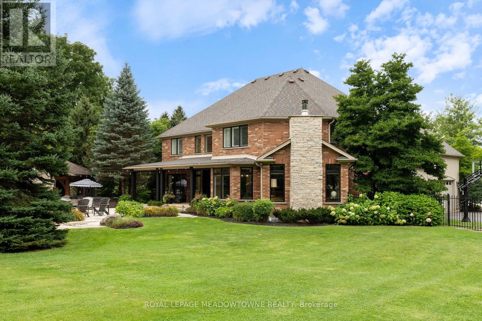 












3 BOGLE DRIVE

,
Hamilton,




Ontario
L0R1H2


