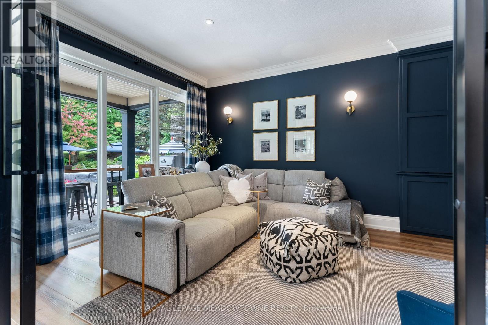 












3 BOGLE DRIVE

,
Hamilton,




Ontario
L0R1H2

