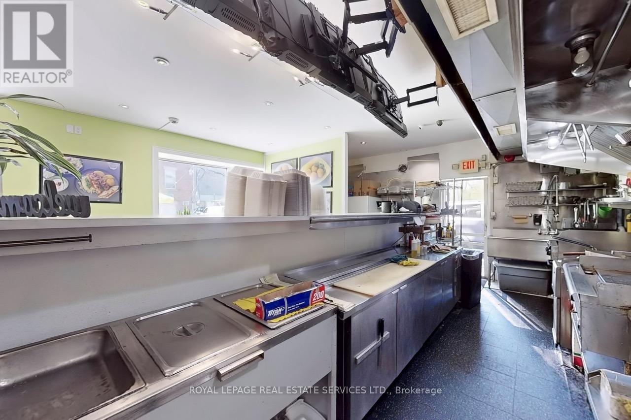 












6 FAIRLAWN AVENUE

,
Toronto,




Ontario
M4M2N4

