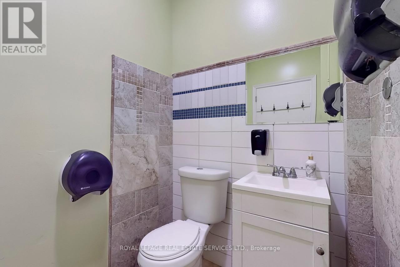 












6 FAIRLAWN AVENUE

,
Toronto,




Ontario
M4M2N4

