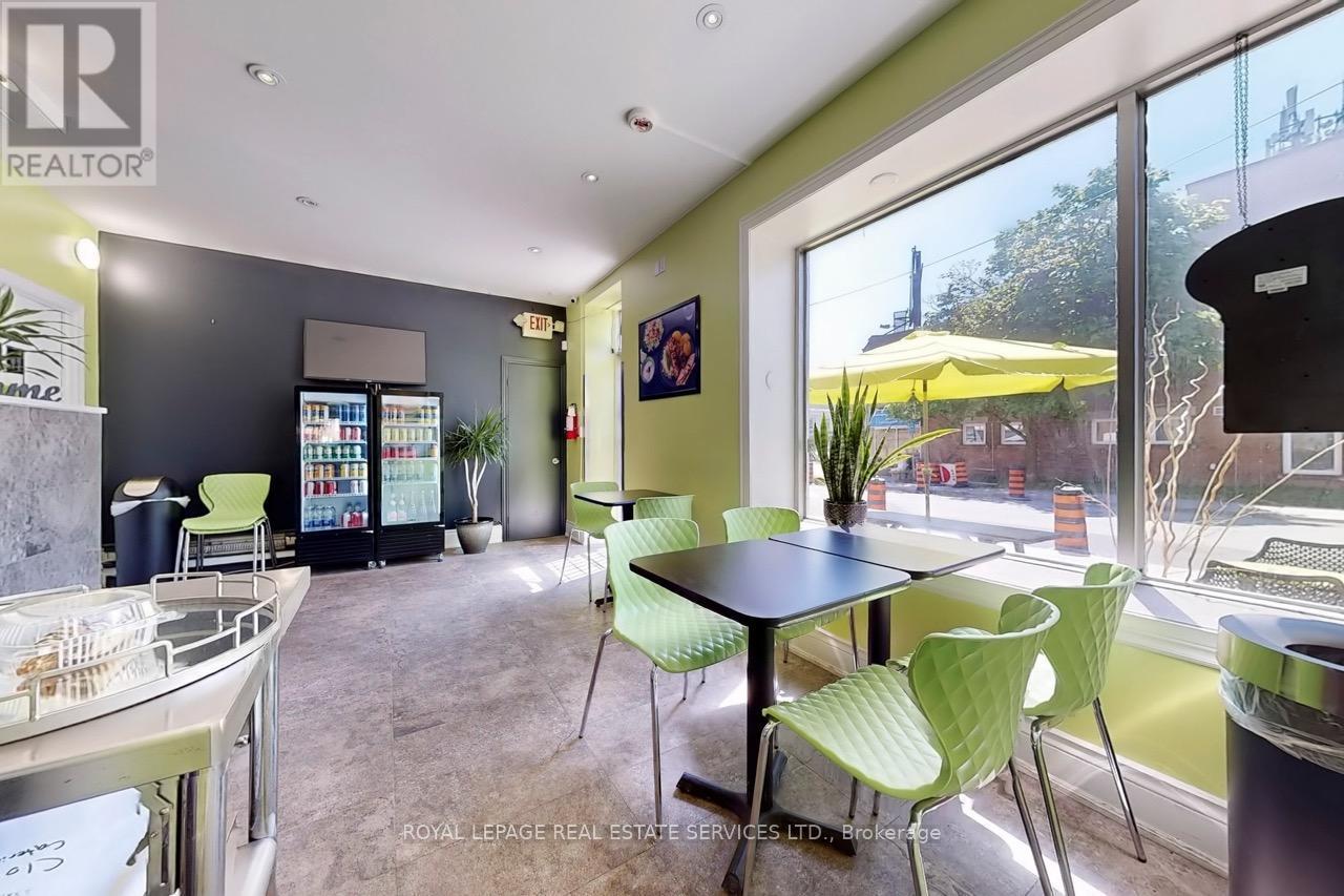 












6 FAIRLAWN AVENUE

,
Toronto,




Ontario
M4M2N4

