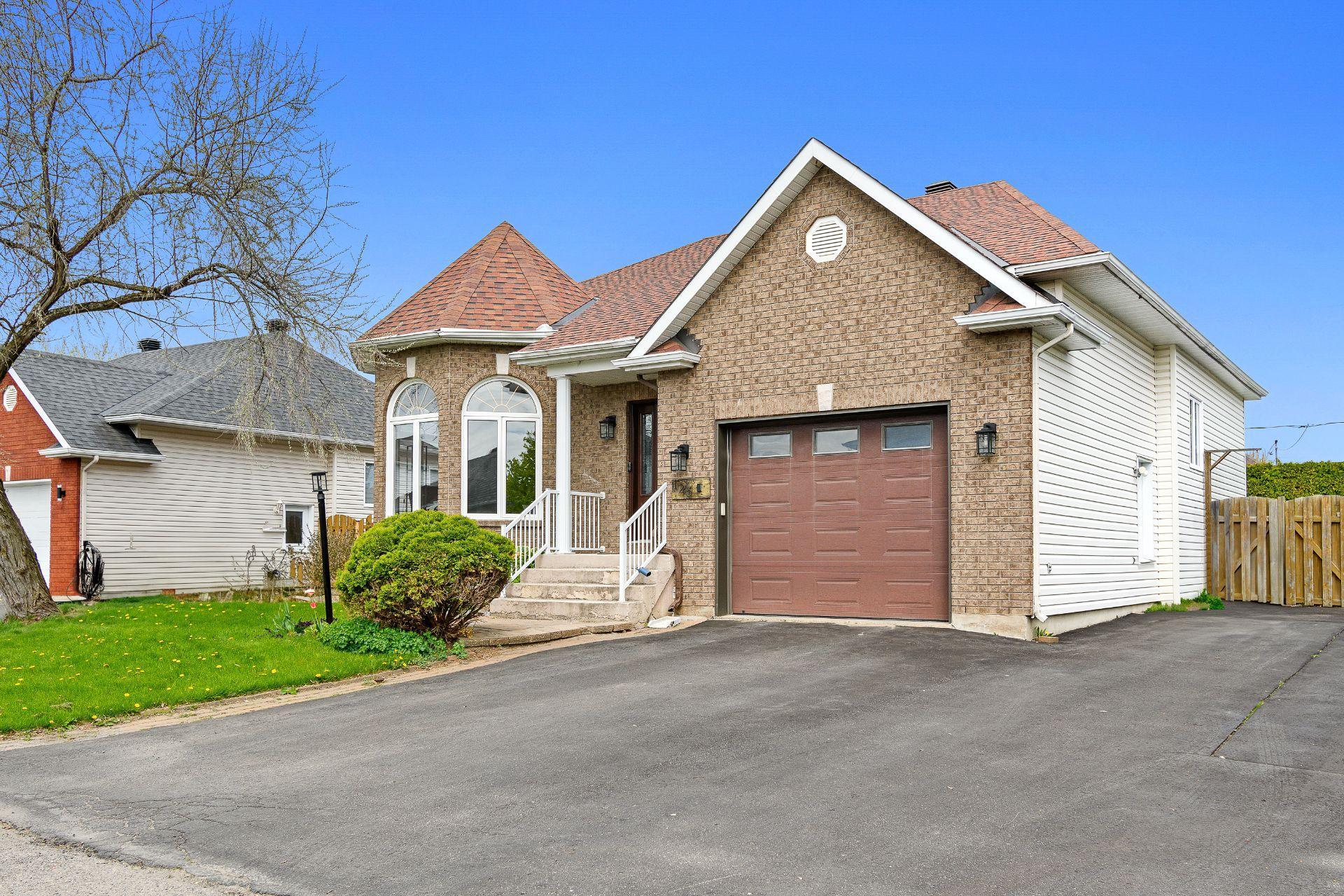 









125


Rue du Muscadet

,
Gatineau (Masson-Angers),




QC
J8M2E5

