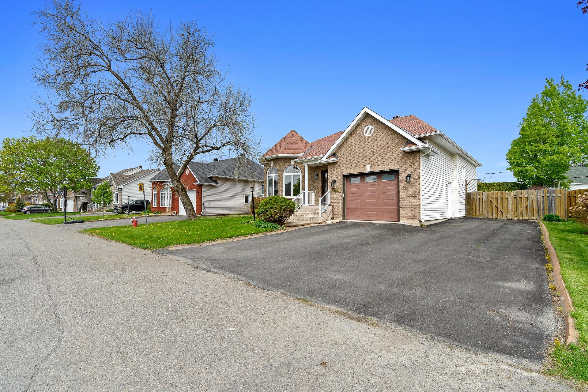 









125


Rue du Muscadet

,
Gatineau (Masson-Angers),




QC
J8M2E5

