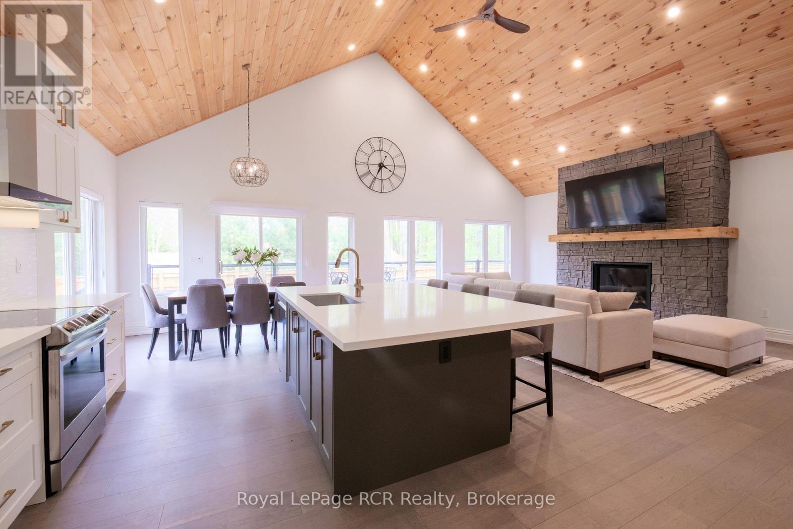












10 FREDERICK STREET E

,
South Bruce Peninsula,




Ontario
N0H2G0

