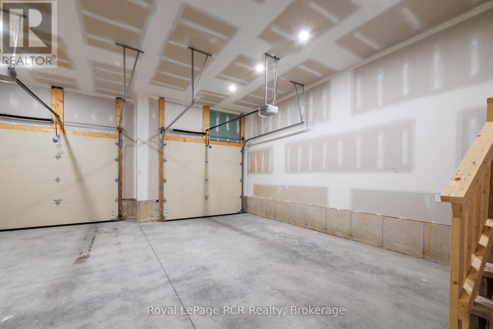 












10 FREDERICK STREET E

,
South Bruce Peninsula,




Ontario
N0H2G0

