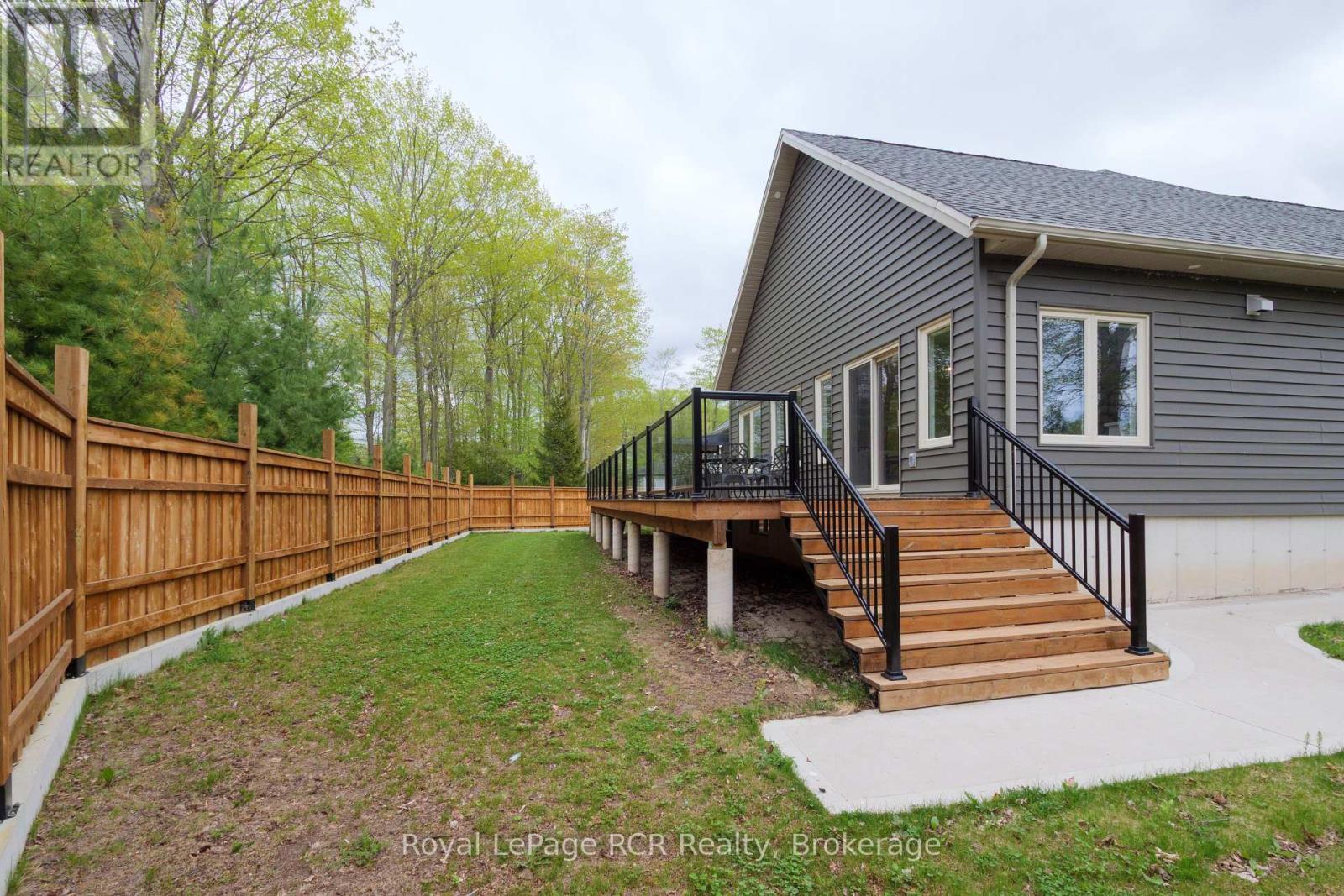 












10 FREDERICK STREET E

,
South Bruce Peninsula,




Ontario
N0H2G0


