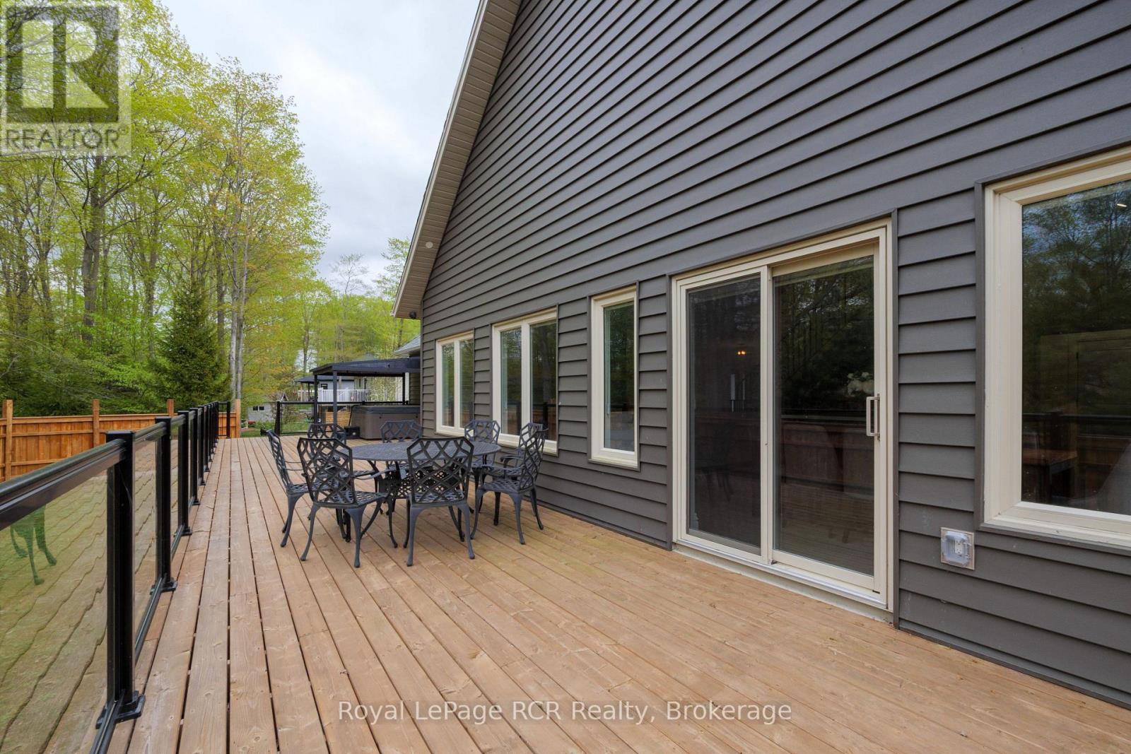 












10 FREDERICK STREET E

,
South Bruce Peninsula,




Ontario
N0H2G0


