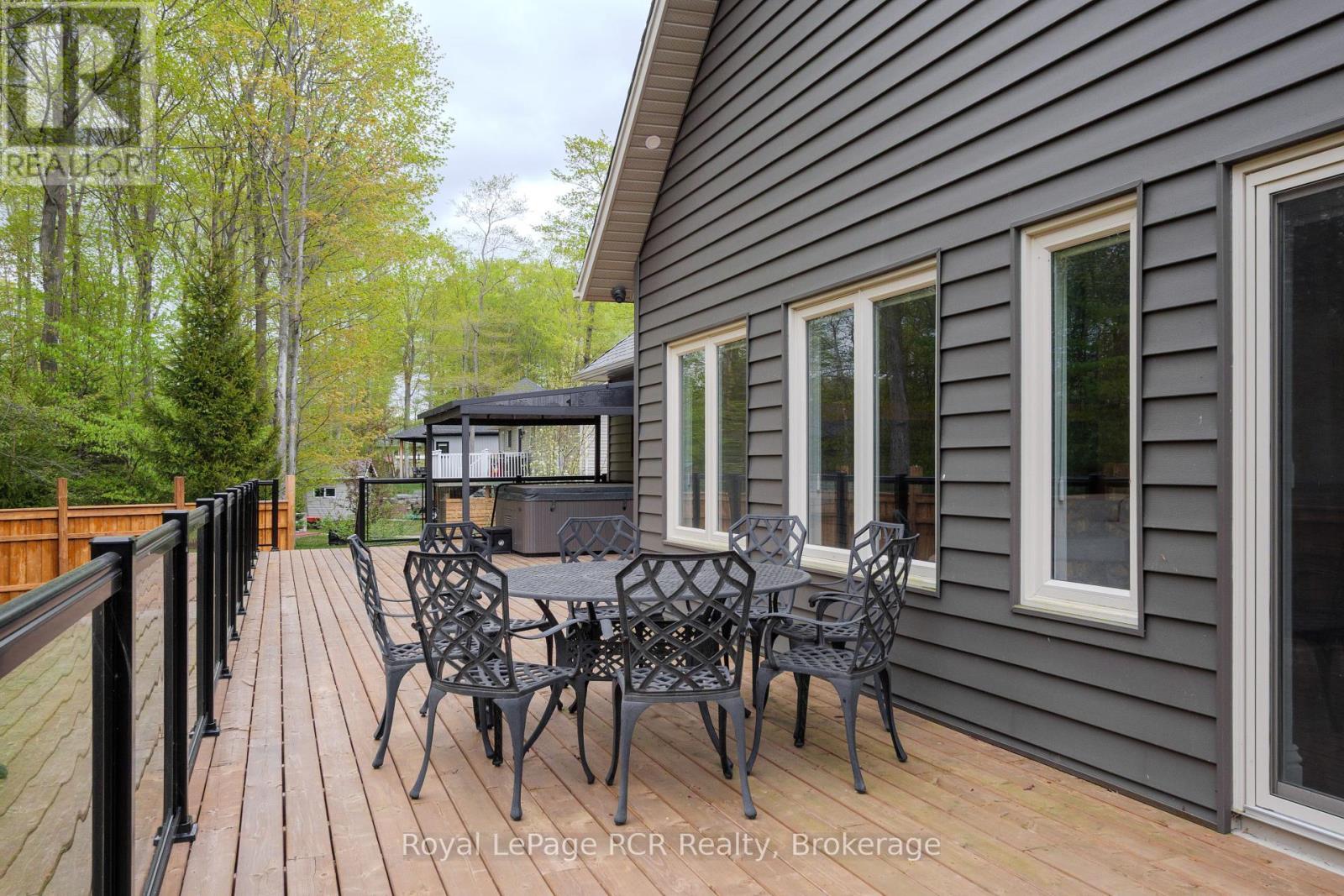 












10 FREDERICK STREET E

,
South Bruce Peninsula,




Ontario
N0H2G0

