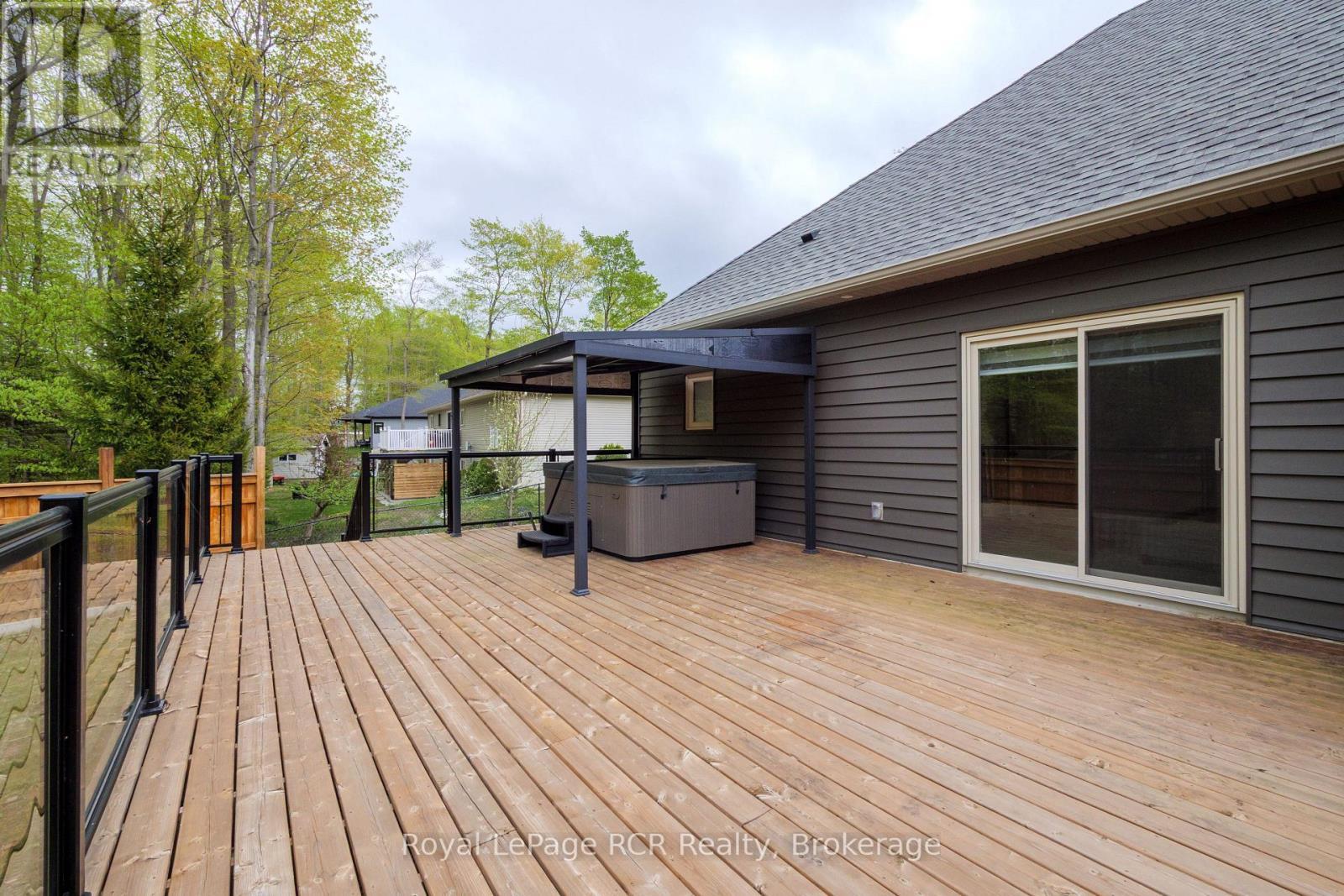 












10 FREDERICK STREET E

,
South Bruce Peninsula,




Ontario
N0H2G0


