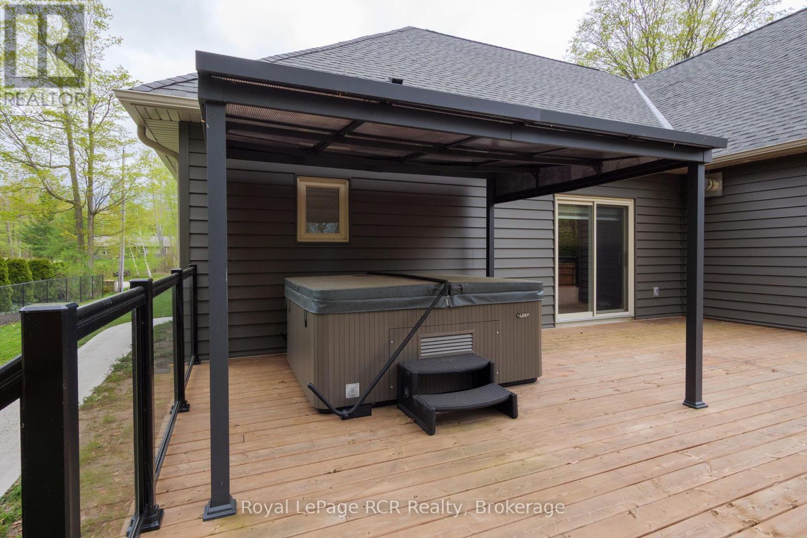 












10 FREDERICK STREET E

,
South Bruce Peninsula,




Ontario
N0H2G0

