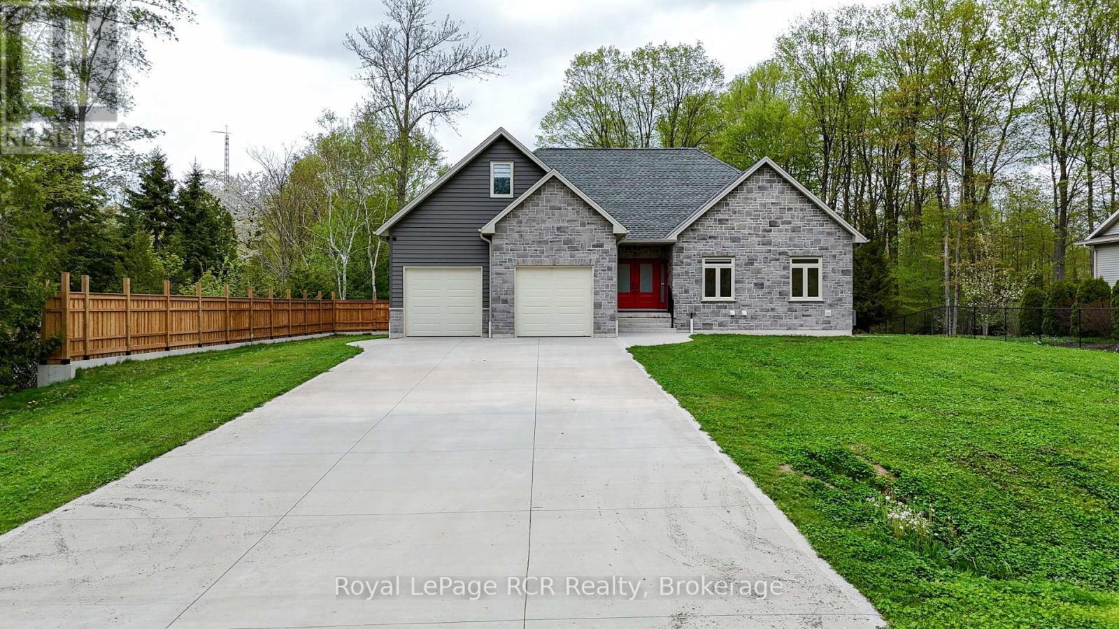 












10 FREDERICK STREET E

,
South Bruce Peninsula,




Ontario
N0H2G0

