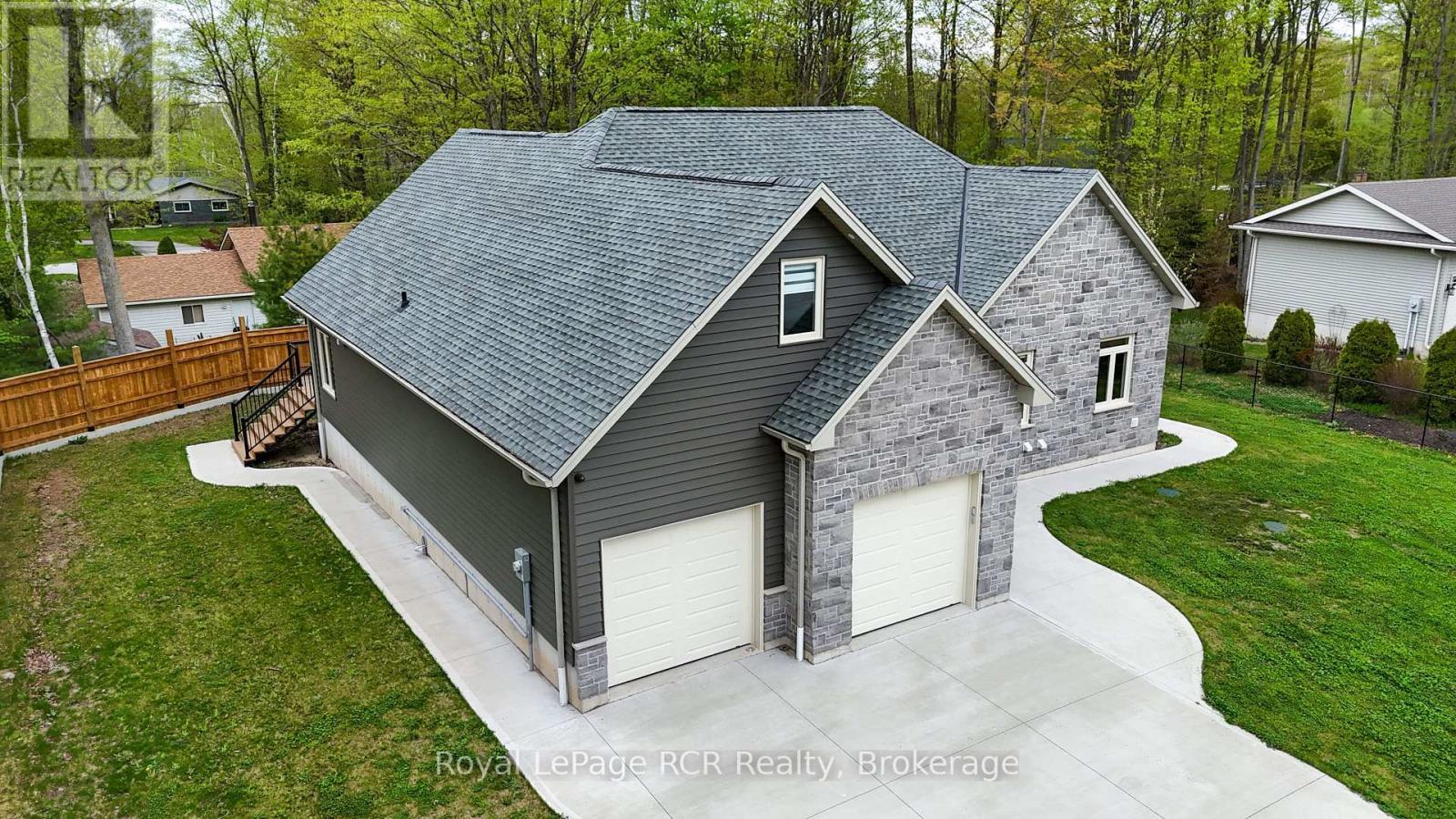 












10 FREDERICK STREET E

,
South Bruce Peninsula,




Ontario
N0H2G0

