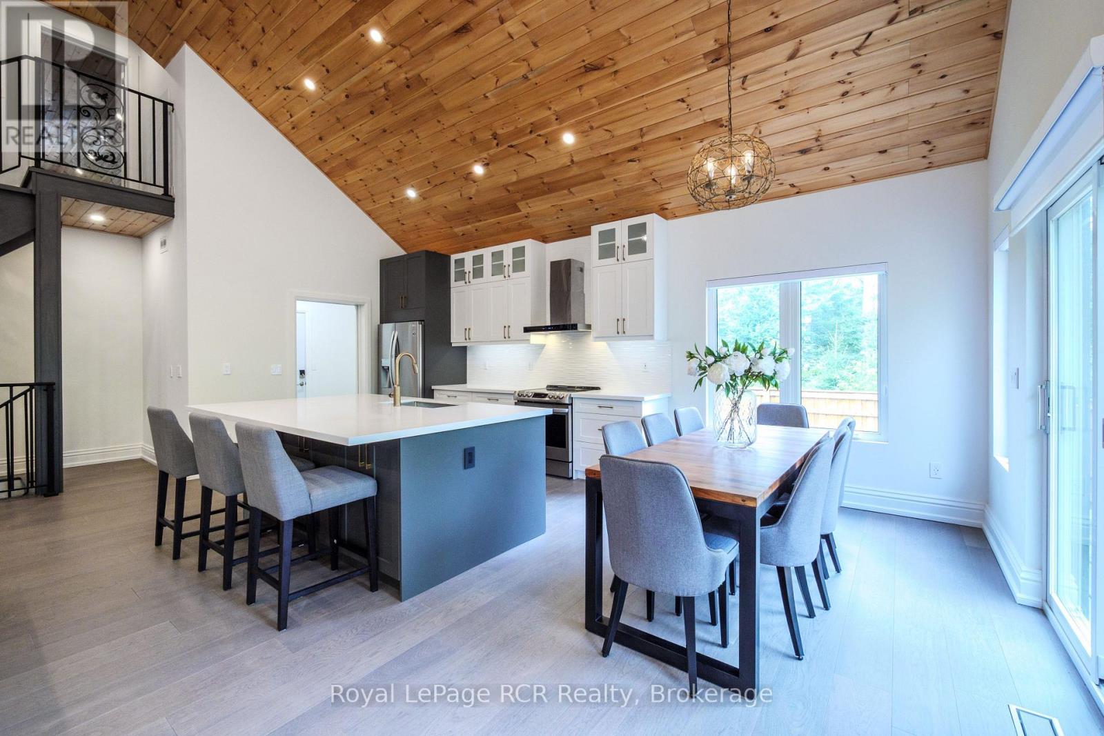 












10 FREDERICK STREET E

,
South Bruce Peninsula,




Ontario
N0H2G0

