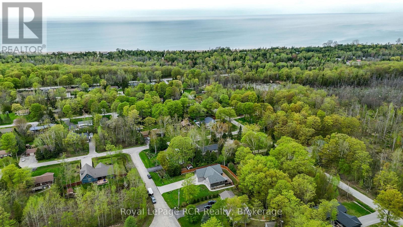 












10 FREDERICK STREET E

,
South Bruce Peninsula,




Ontario
N0H2G0

