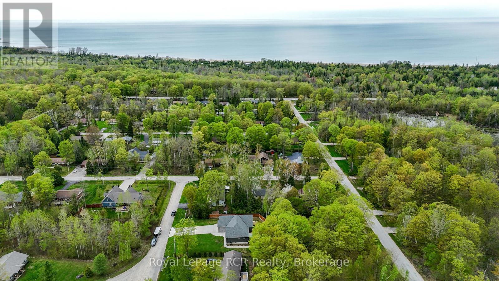 












10 FREDERICK STREET E

,
South Bruce Peninsula,




Ontario
N0H2G0

