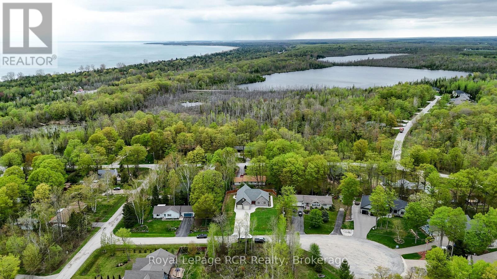 












10 FREDERICK STREET E

,
South Bruce Peninsula,




Ontario
N0H2G0

