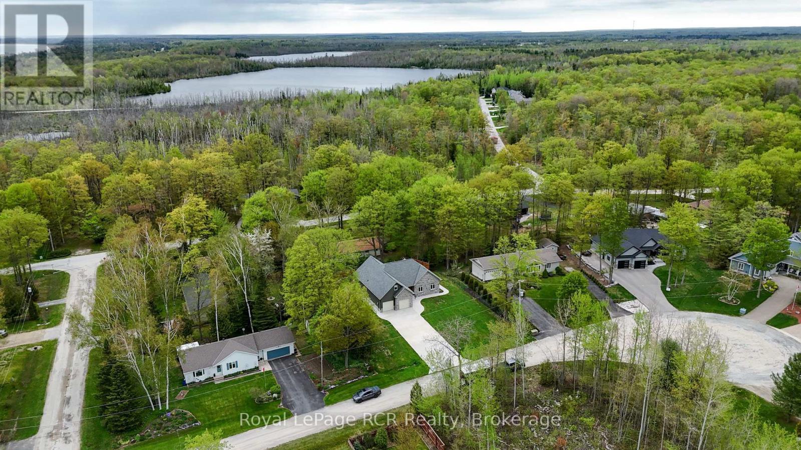 












10 FREDERICK STREET E

,
South Bruce Peninsula,




Ontario
N0H2G0

