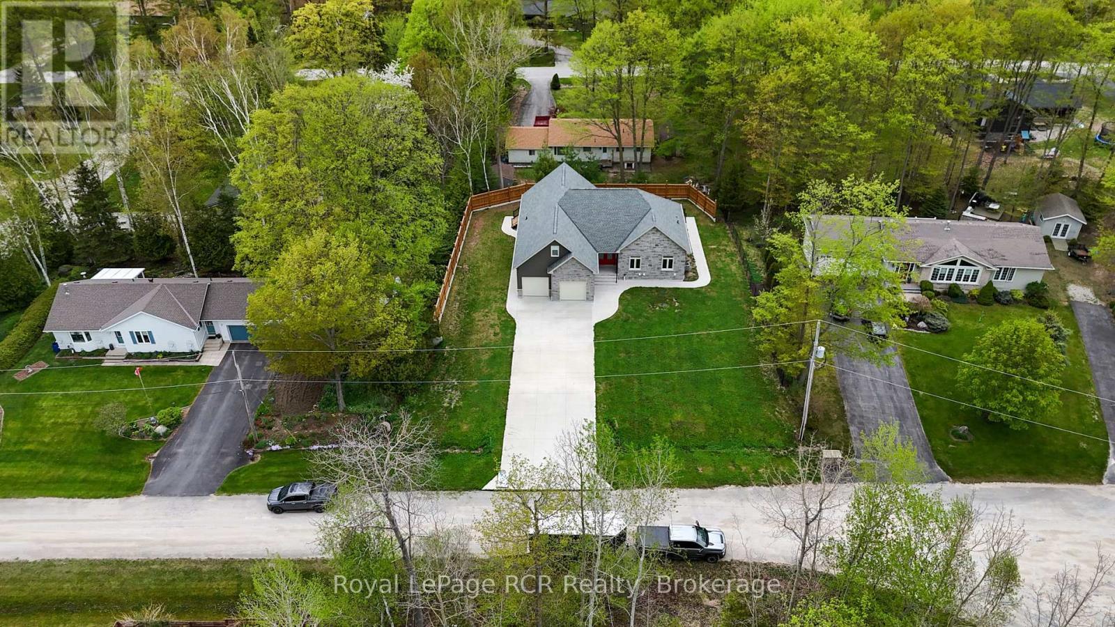 












10 FREDERICK STREET E

,
South Bruce Peninsula,




Ontario
N0H2G0


