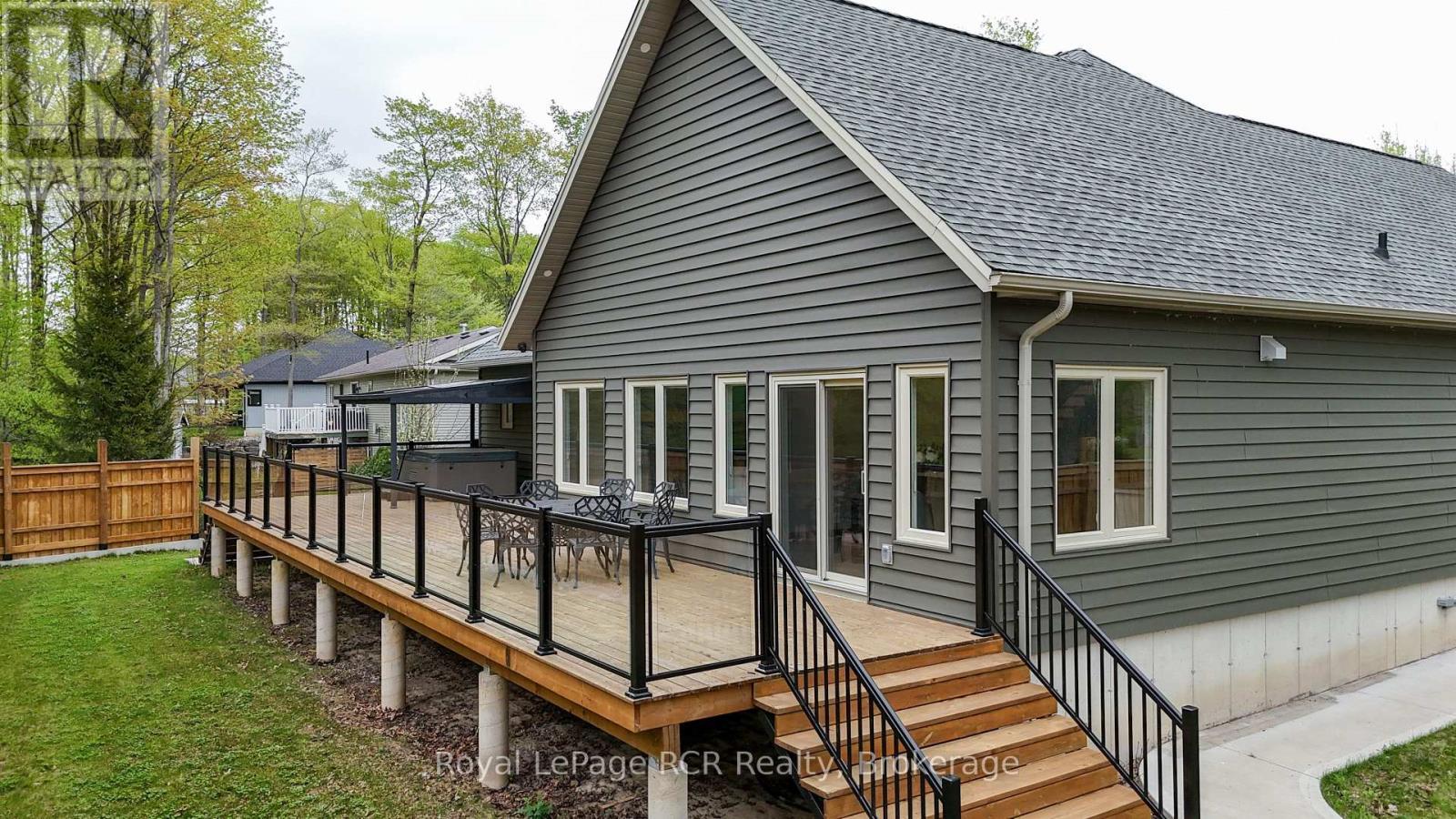 












10 FREDERICK STREET E

,
South Bruce Peninsula,




Ontario
N0H2G0

