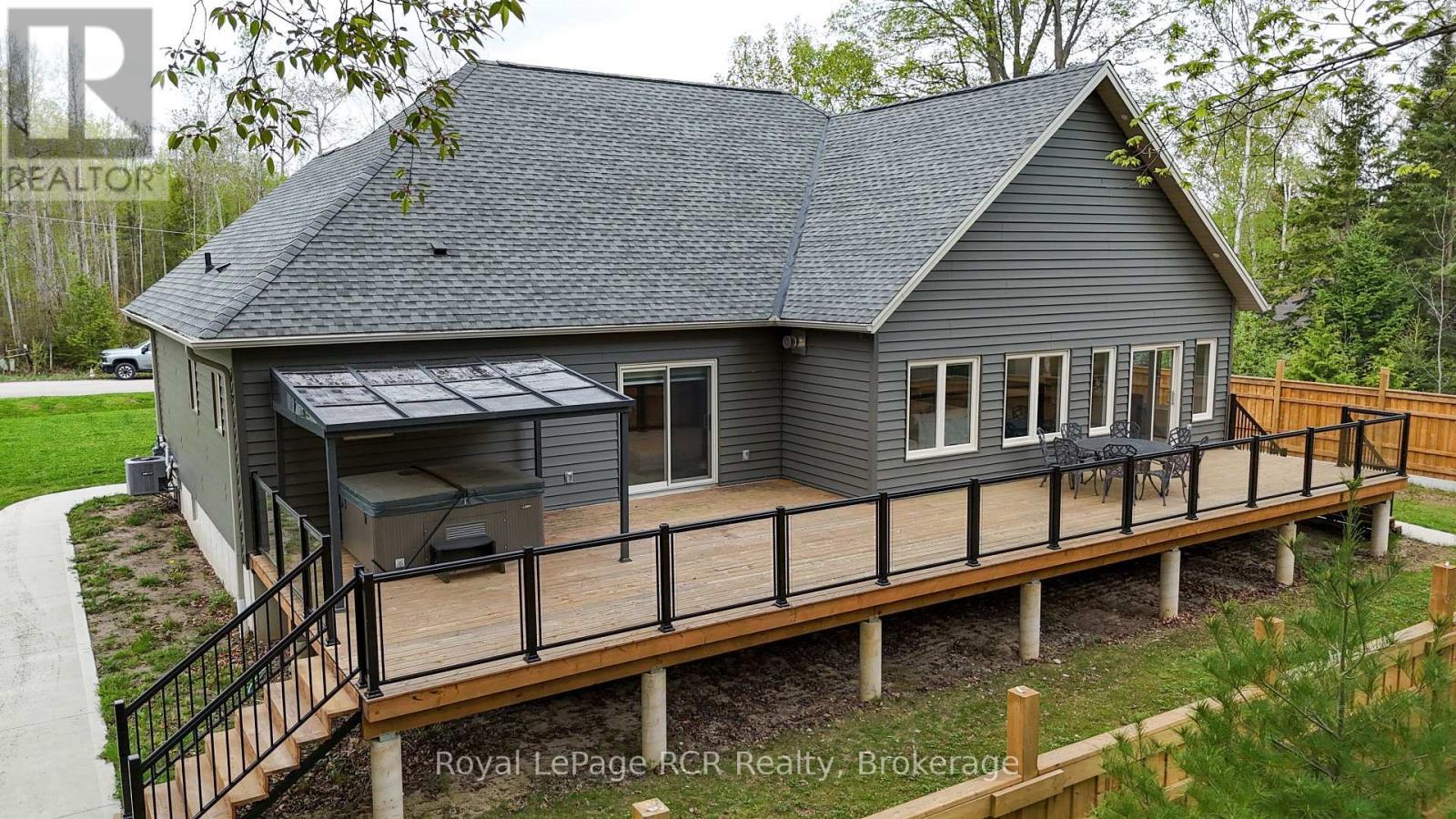 












10 FREDERICK STREET E

,
South Bruce Peninsula,




Ontario
N0H2G0

