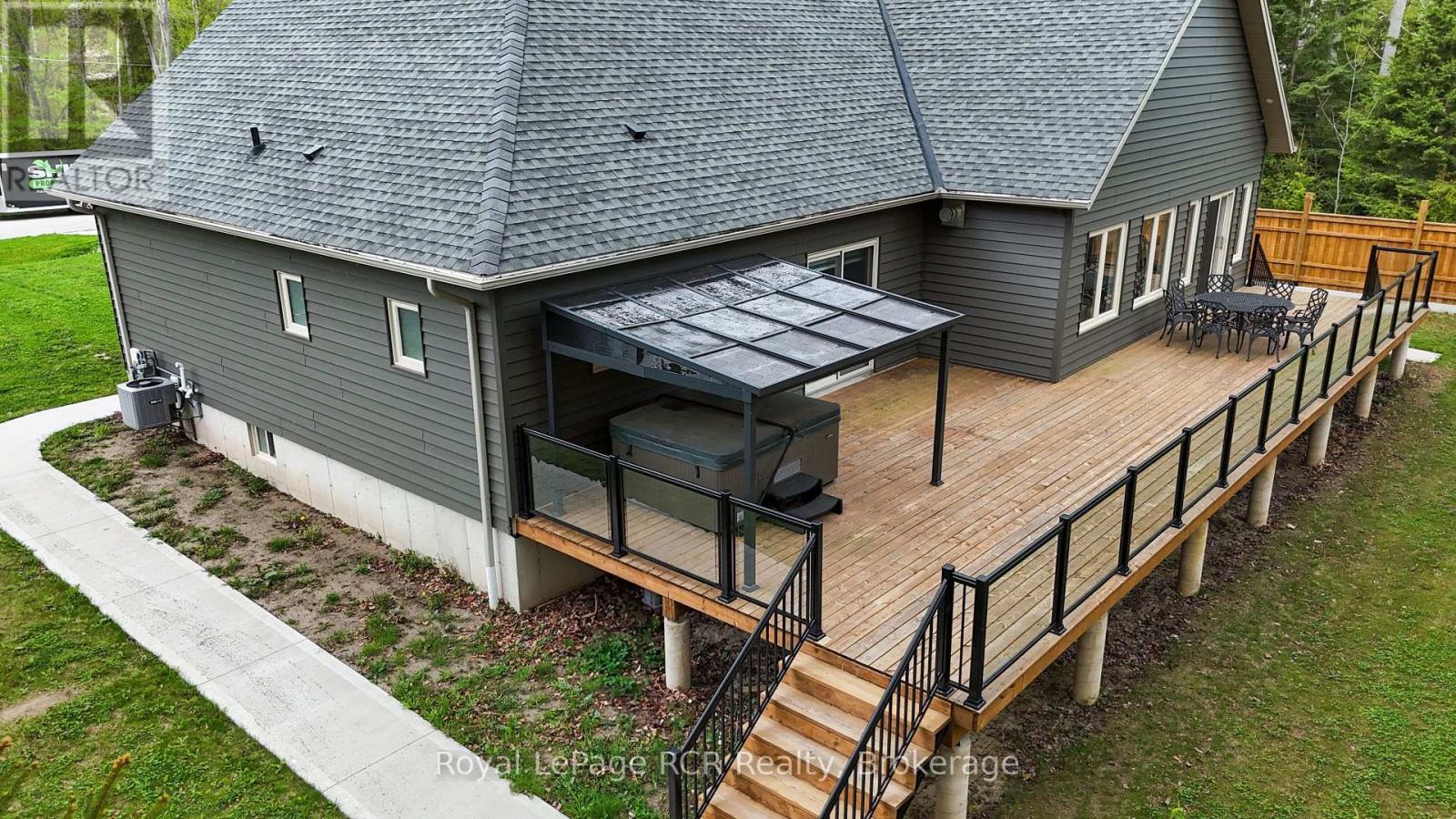 












10 FREDERICK STREET E

,
South Bruce Peninsula,




Ontario
N0H2G0

