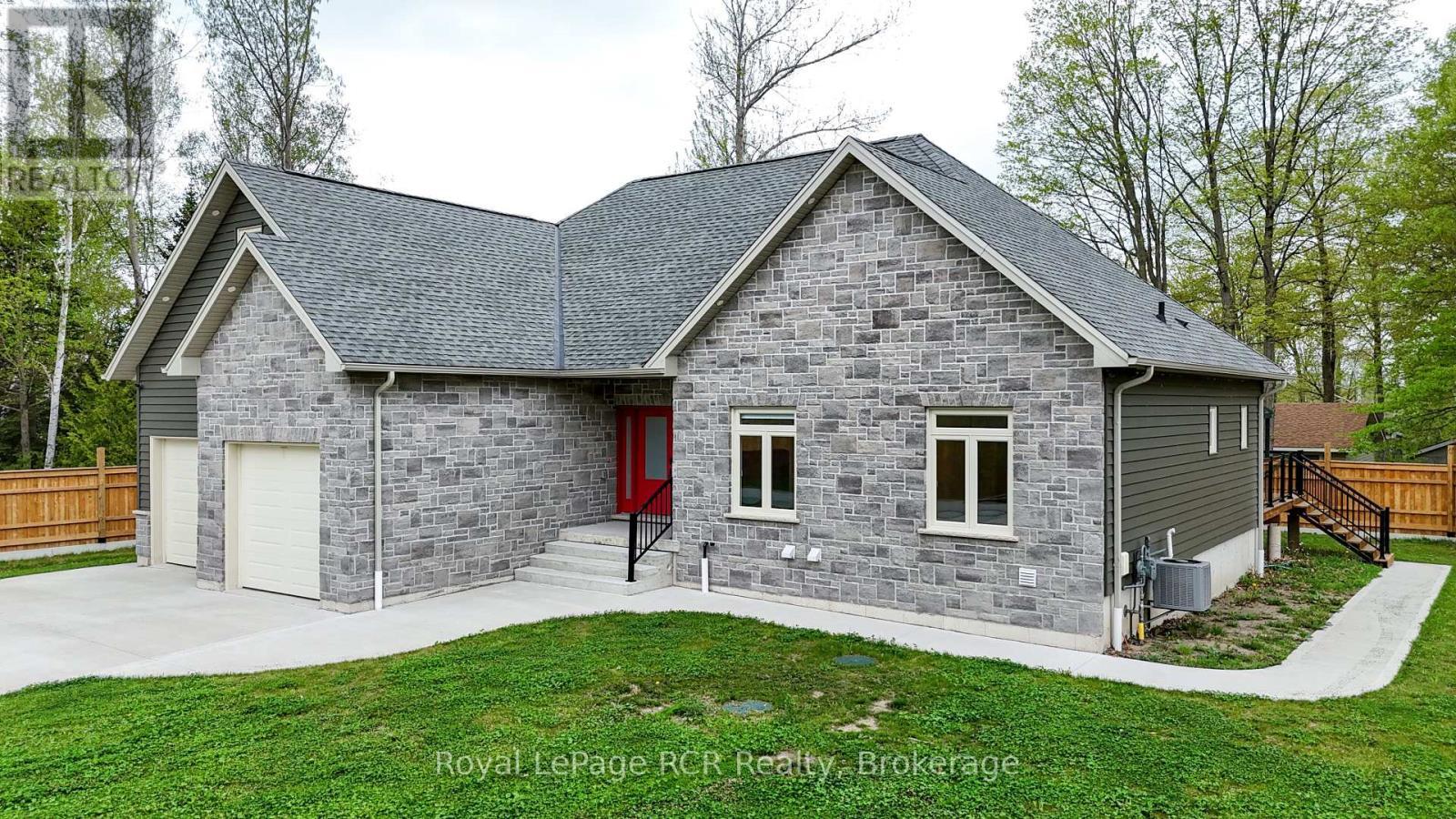 












10 FREDERICK STREET E

,
South Bruce Peninsula,




Ontario
N0H2G0

