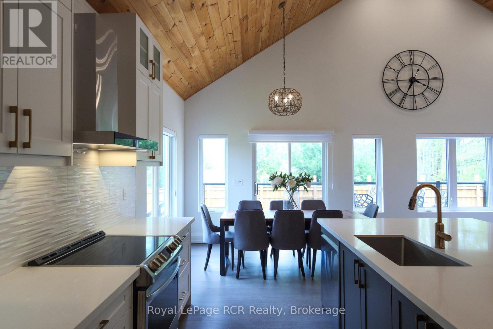 












10 FREDERICK STREET E

,
South Bruce Peninsula,




Ontario
N0H2G0

