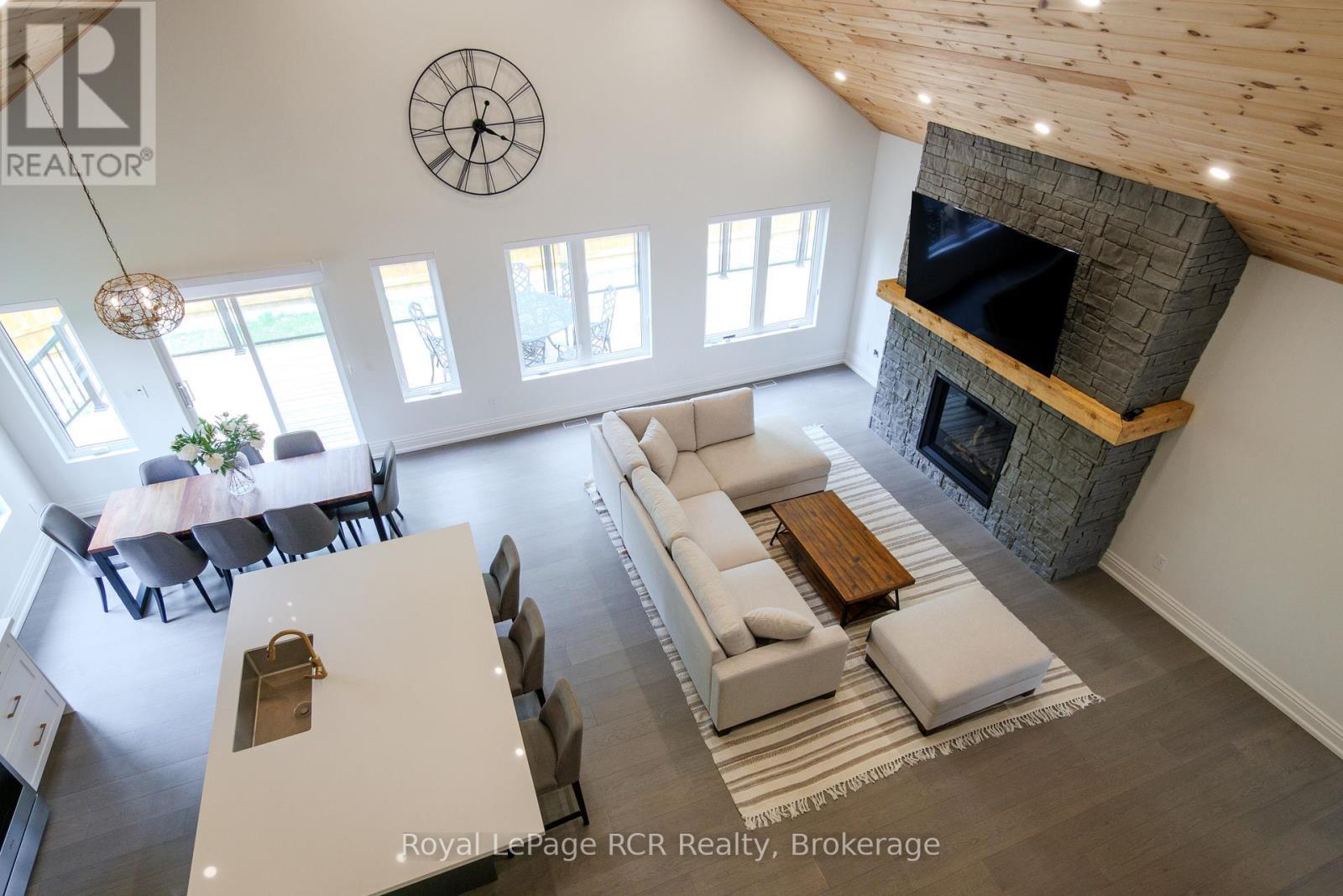 












10 FREDERICK STREET E

,
South Bruce Peninsula,




Ontario
N0H2G0

