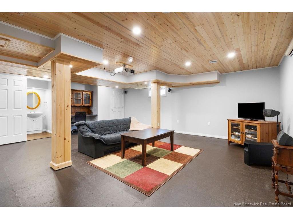 









8020


Hwy 117

,
Black River Bridge,




NB
E1N 5K5

