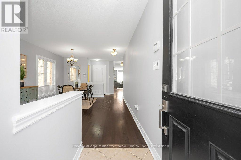 












152 WESTON DRIVE

,
Milton (SC Scott),




Ontario
L9T0V6

