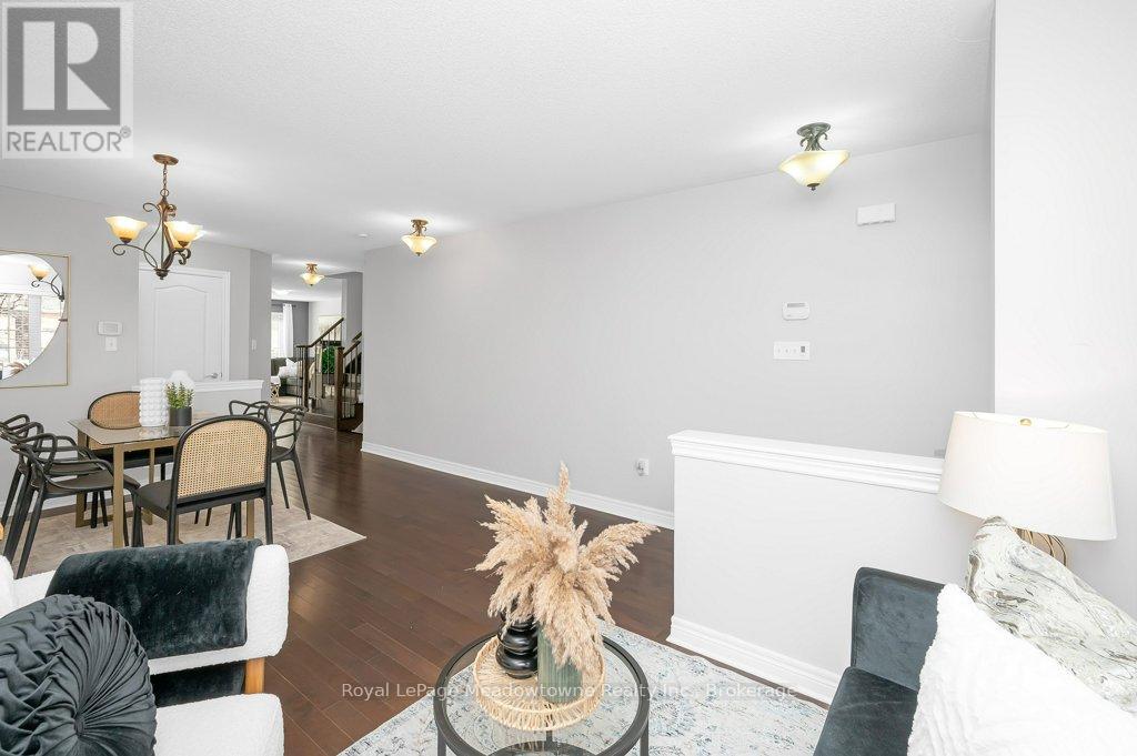 












152 WESTON DRIVE

,
Milton (SC Scott),




Ontario
L9T0V6

