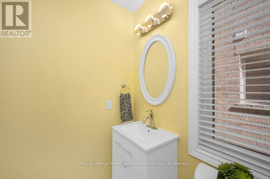 












152 WESTON DRIVE

,
Milton (SC Scott),




Ontario
L9T0V6

