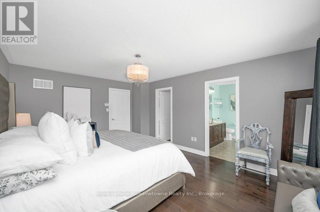 












152 WESTON DRIVE

,
Milton (SC Scott),




Ontario
L9T0V6

