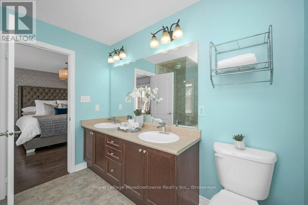 












152 WESTON DRIVE

,
Milton (SC Scott),




Ontario
L9T0V6

