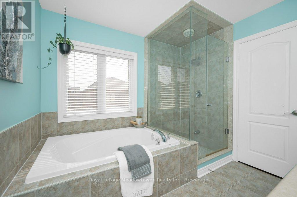 












152 WESTON DRIVE

,
Milton (SC Scott),




Ontario
L9T0V6

