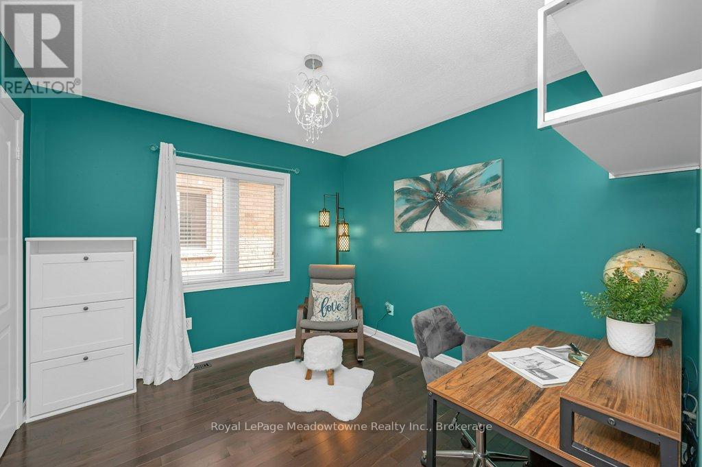 












152 WESTON DRIVE

,
Milton (SC Scott),




Ontario
L9T0V6

