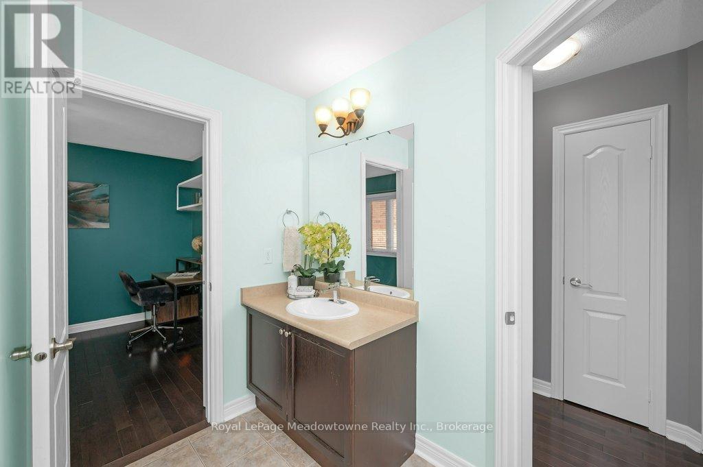 












152 WESTON DRIVE

,
Milton (SC Scott),




Ontario
L9T0V6

