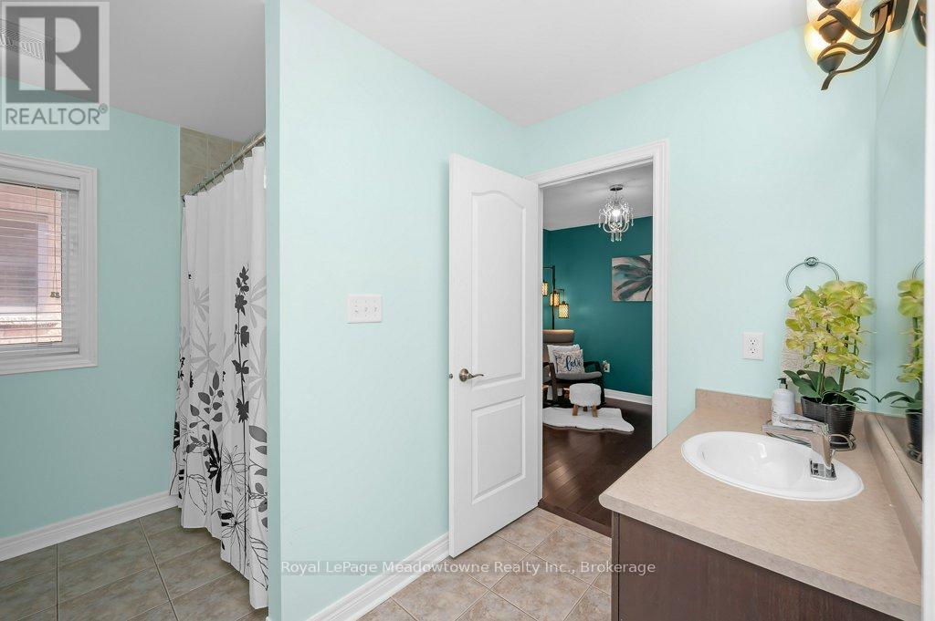 












152 WESTON DRIVE

,
Milton (SC Scott),




Ontario
L9T0V6

