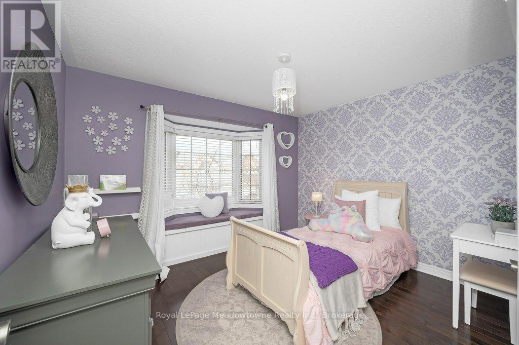 












152 WESTON DRIVE

,
Milton (SC Scott),




Ontario
L9T0V6

