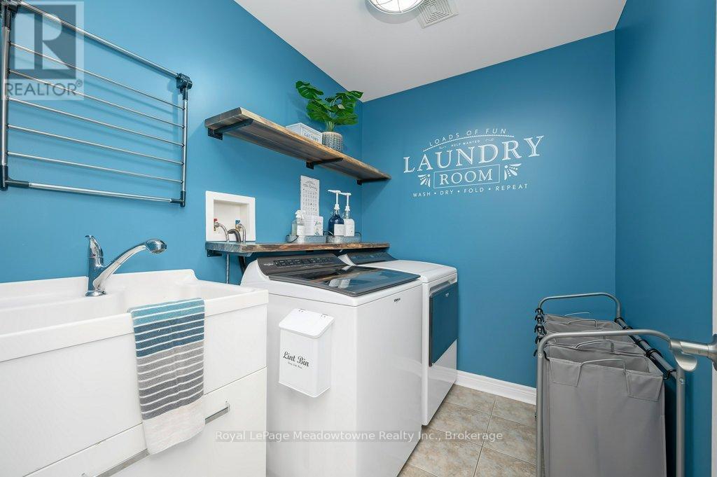 












152 WESTON DRIVE

,
Milton (SC Scott),




Ontario
L9T0V6

