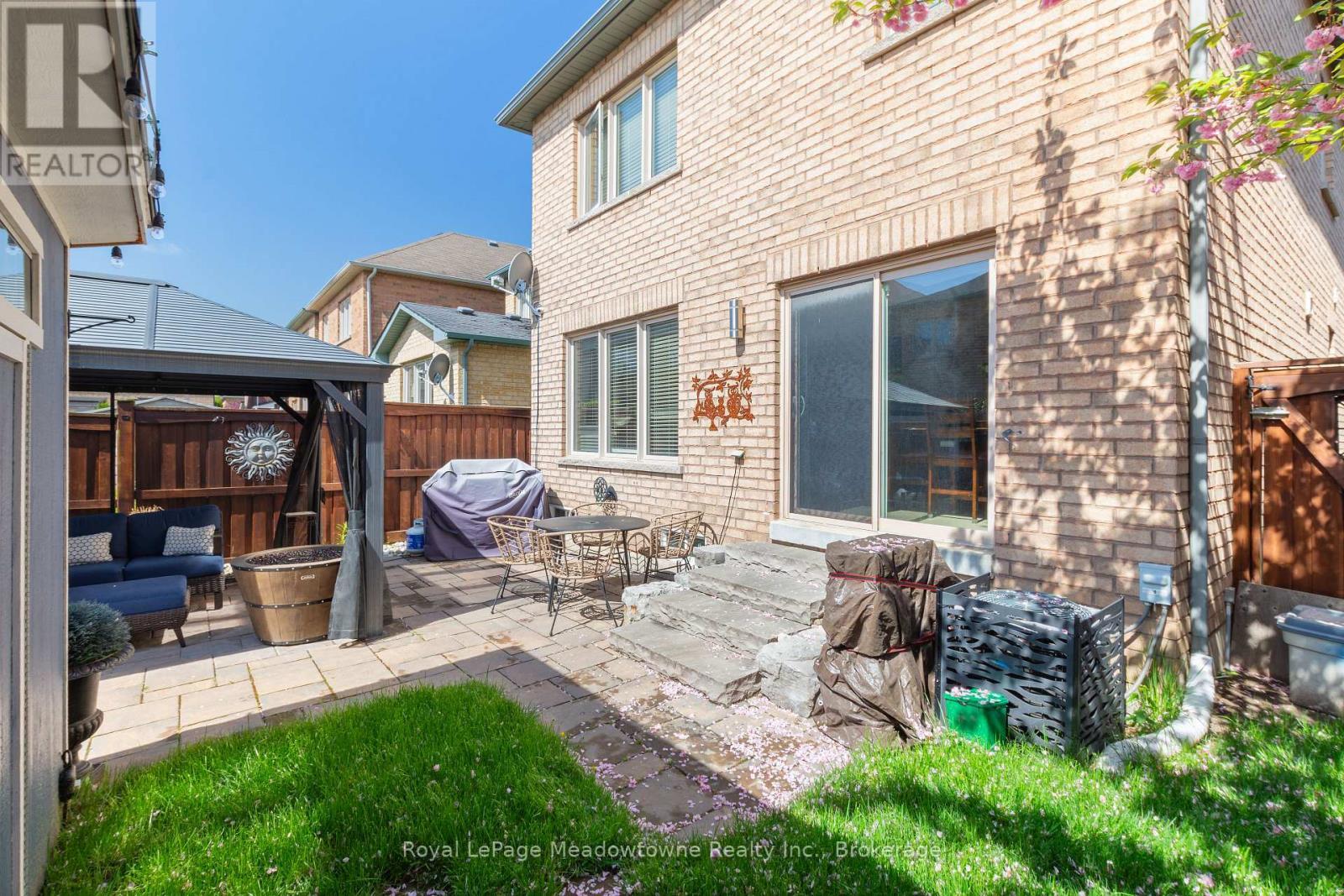 












152 WESTON DRIVE

,
Milton (SC Scott),




Ontario
L9T0V6

